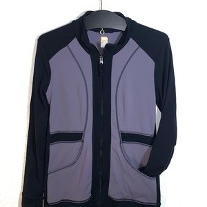 Lucy • North Face • Zip up • Thumb holes • Workout